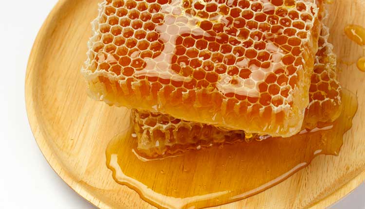 فوائد شمع العسل العلاجية والجمالية بالإضافة لأهم الاستخدامات المبتكرة